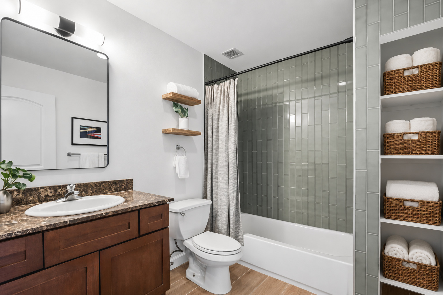 1215 W GUNNISON Street Unit: 313