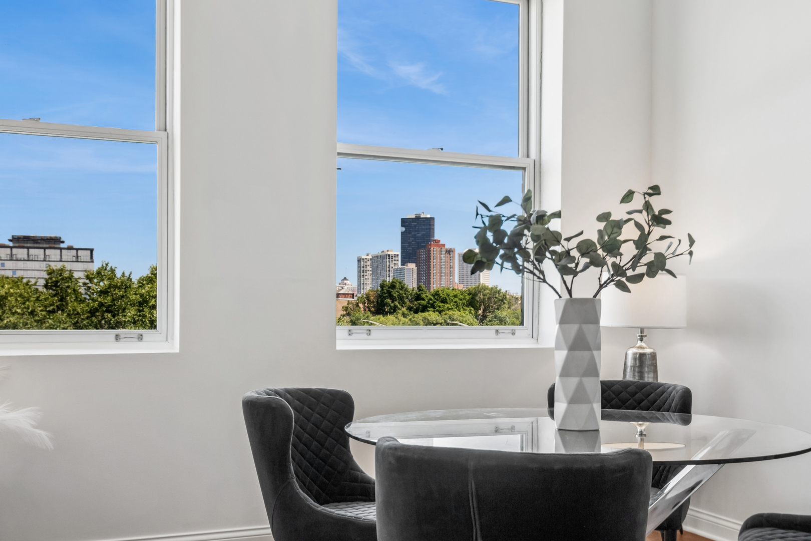 1215 W GUNNISON Street Unit: 313