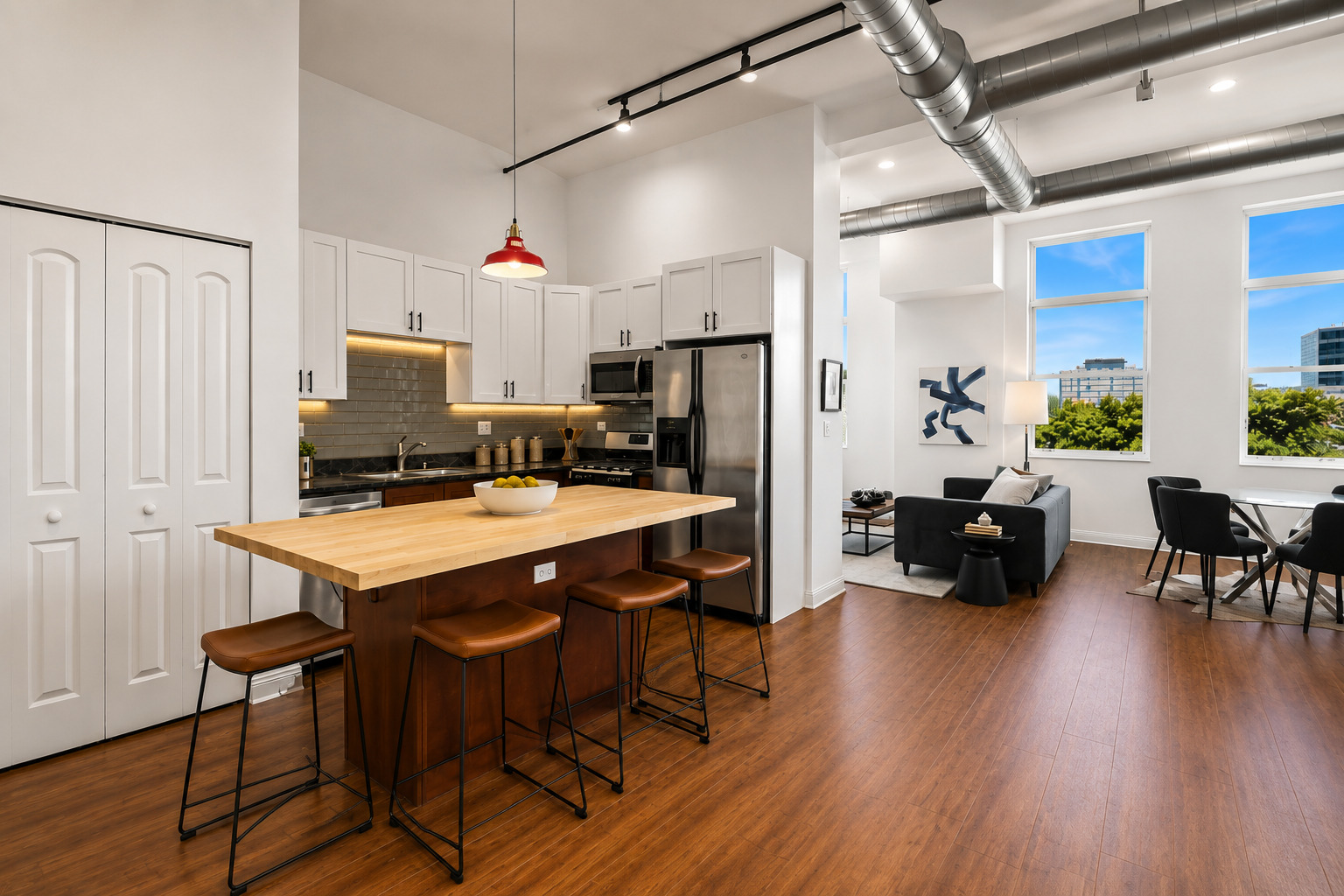 1215 W GUNNISON Street Unit: 313