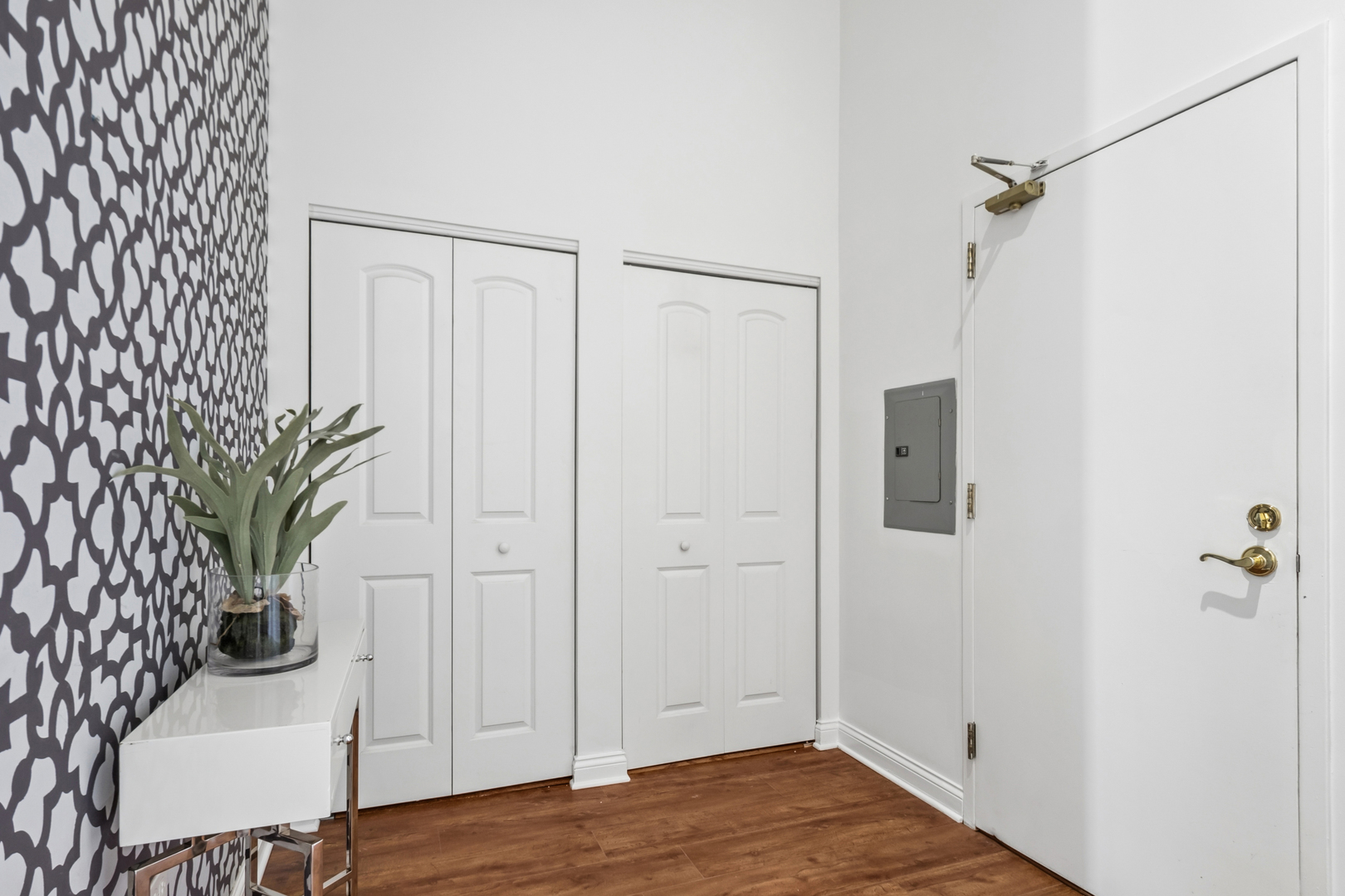 1215 W GUNNISON Street Unit: 313
