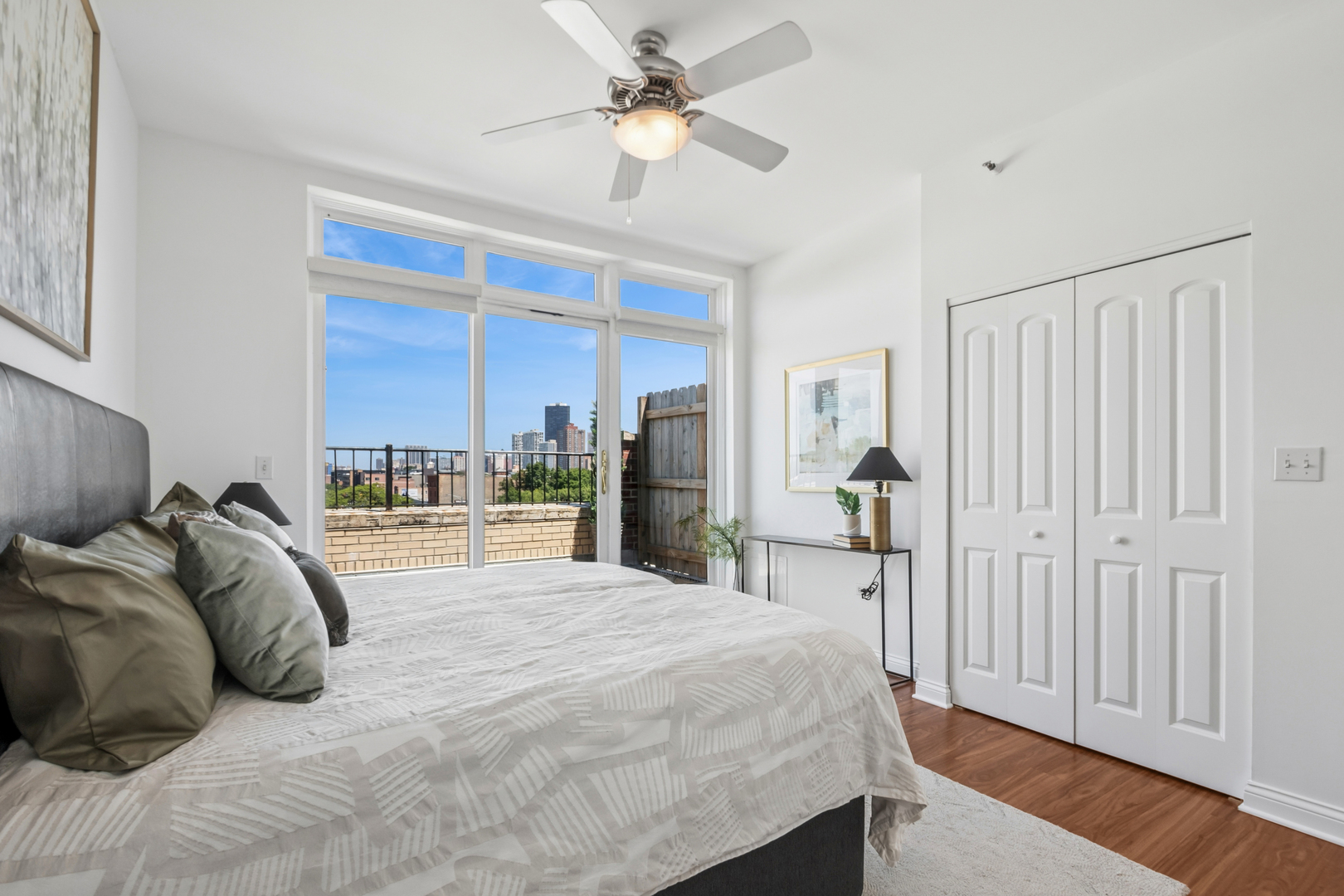 1215 W GUNNISON Street Unit: 313
