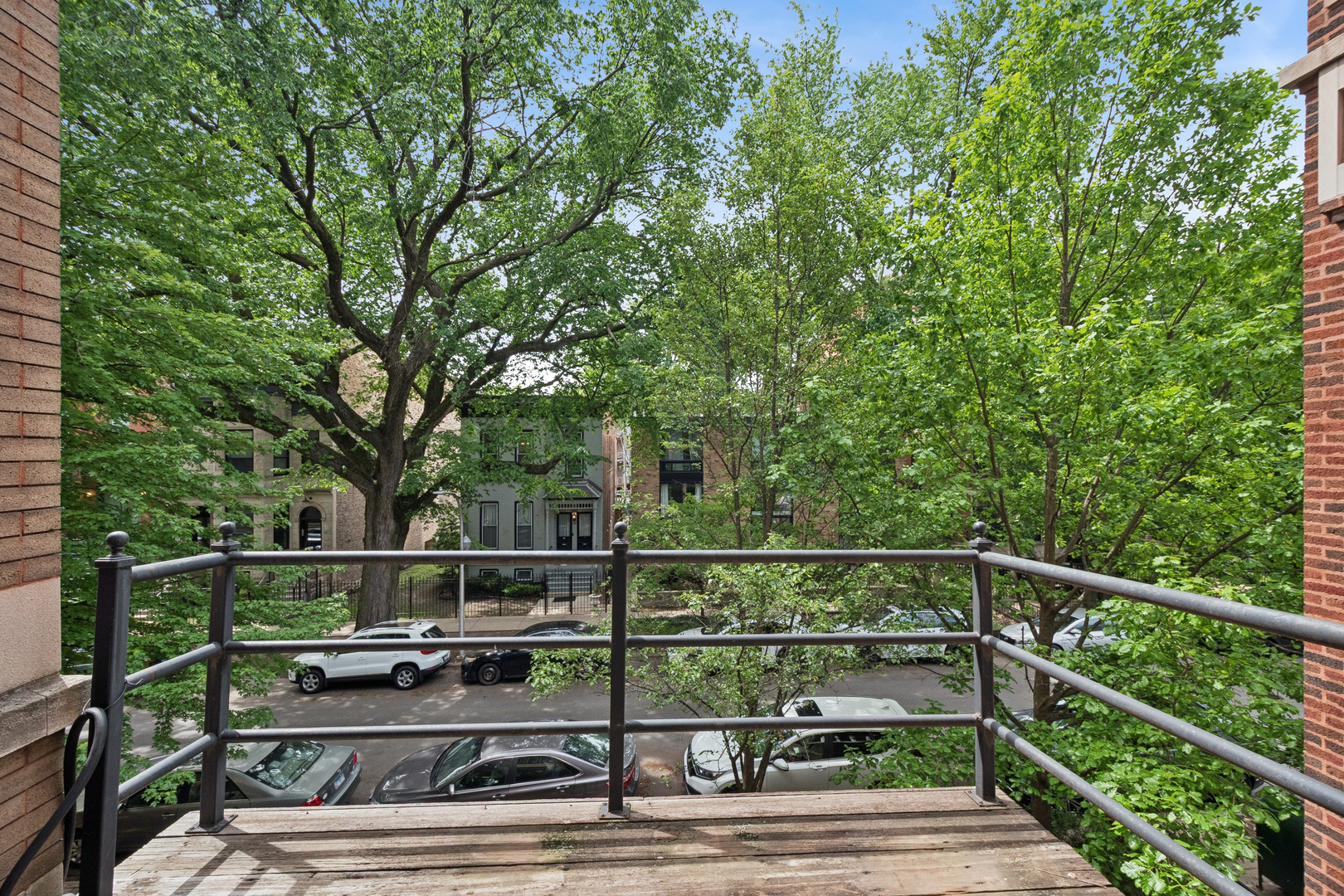 634 W Wellington Avenue