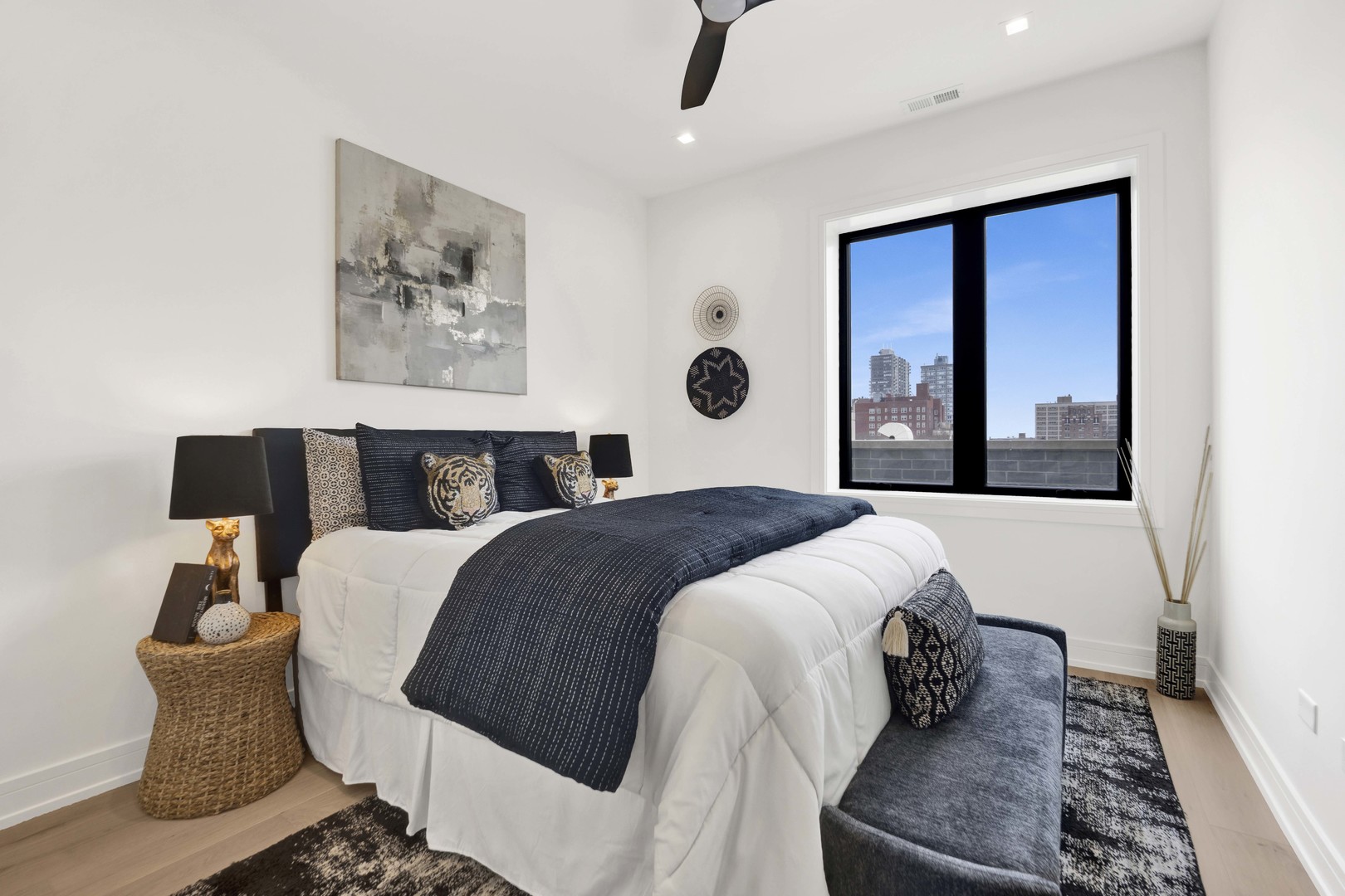 5630 N Broadway Street Unit: 4E