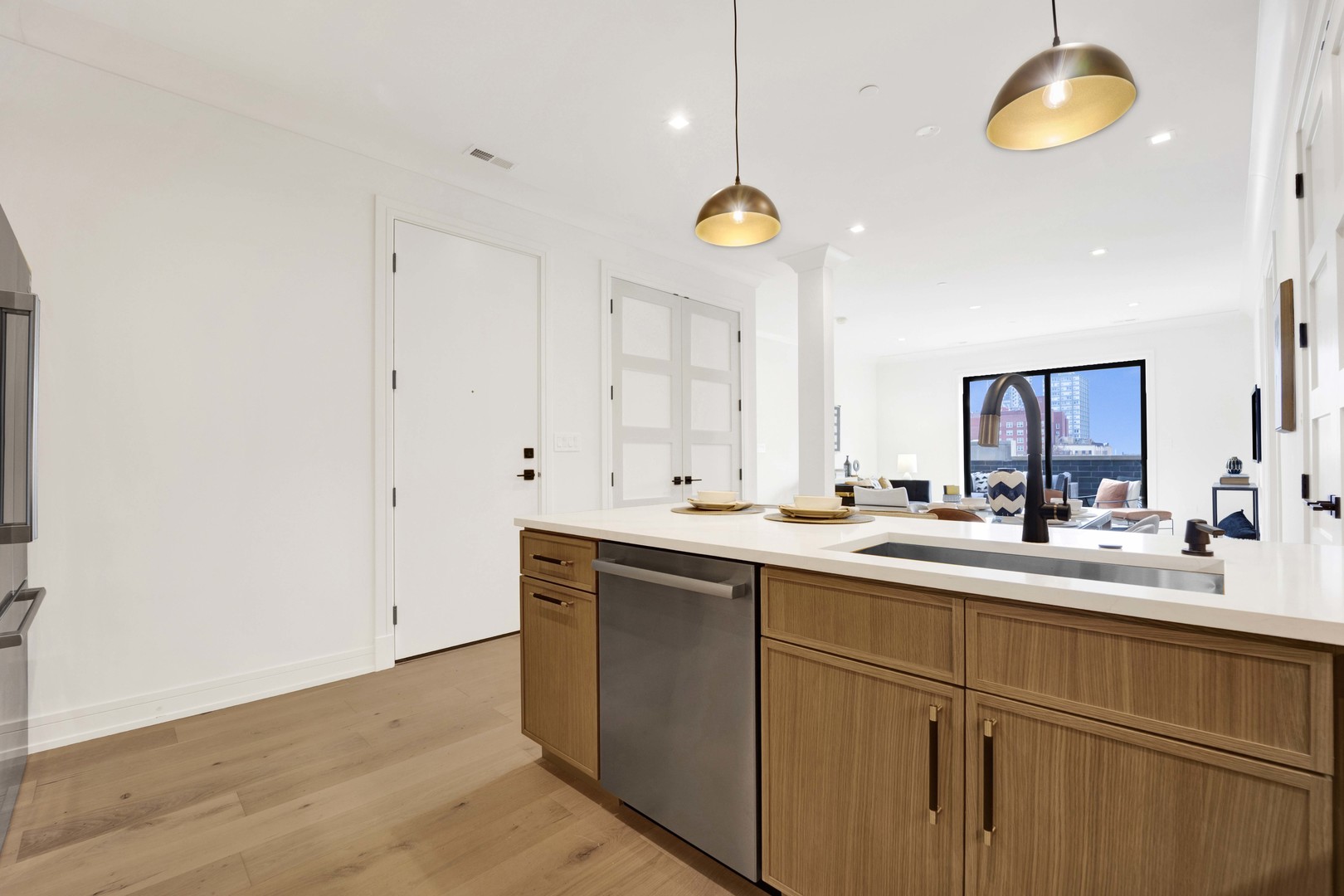 5630 N Broadway Street Unit: 4E