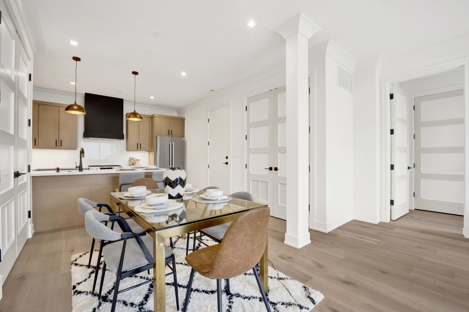 5630 N Broadway Street Unit: 4E