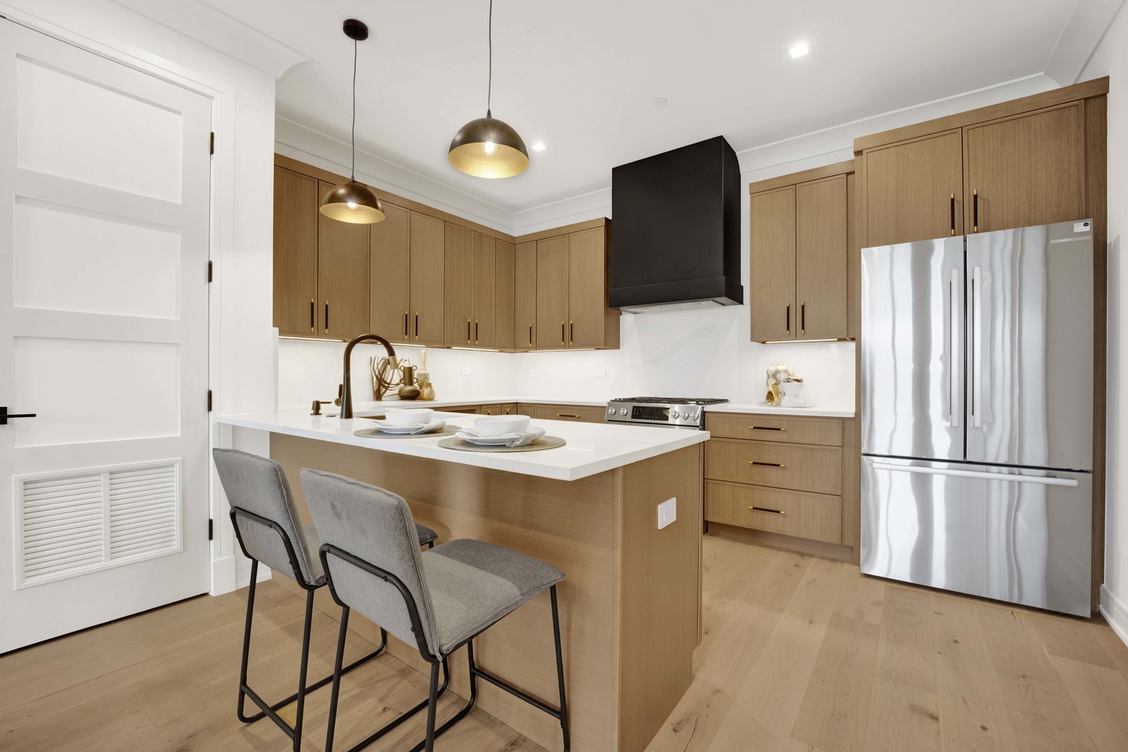 5630 N Broadway Street Unit: 4E