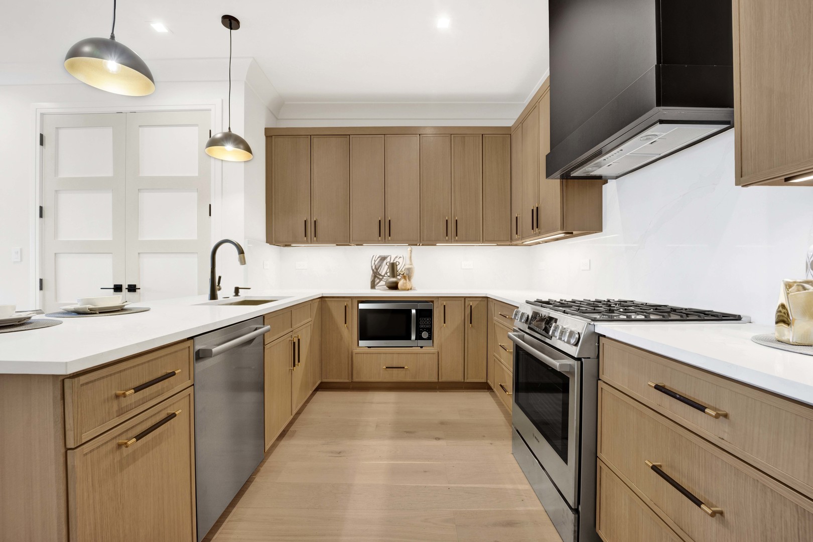 5630 N Broadway Street Unit: 4E