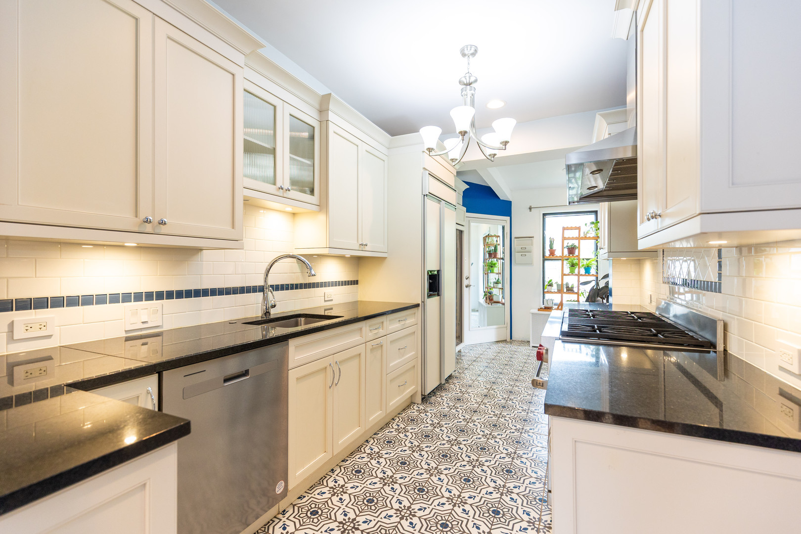 560 W Roscoe Street Unit: 3E
