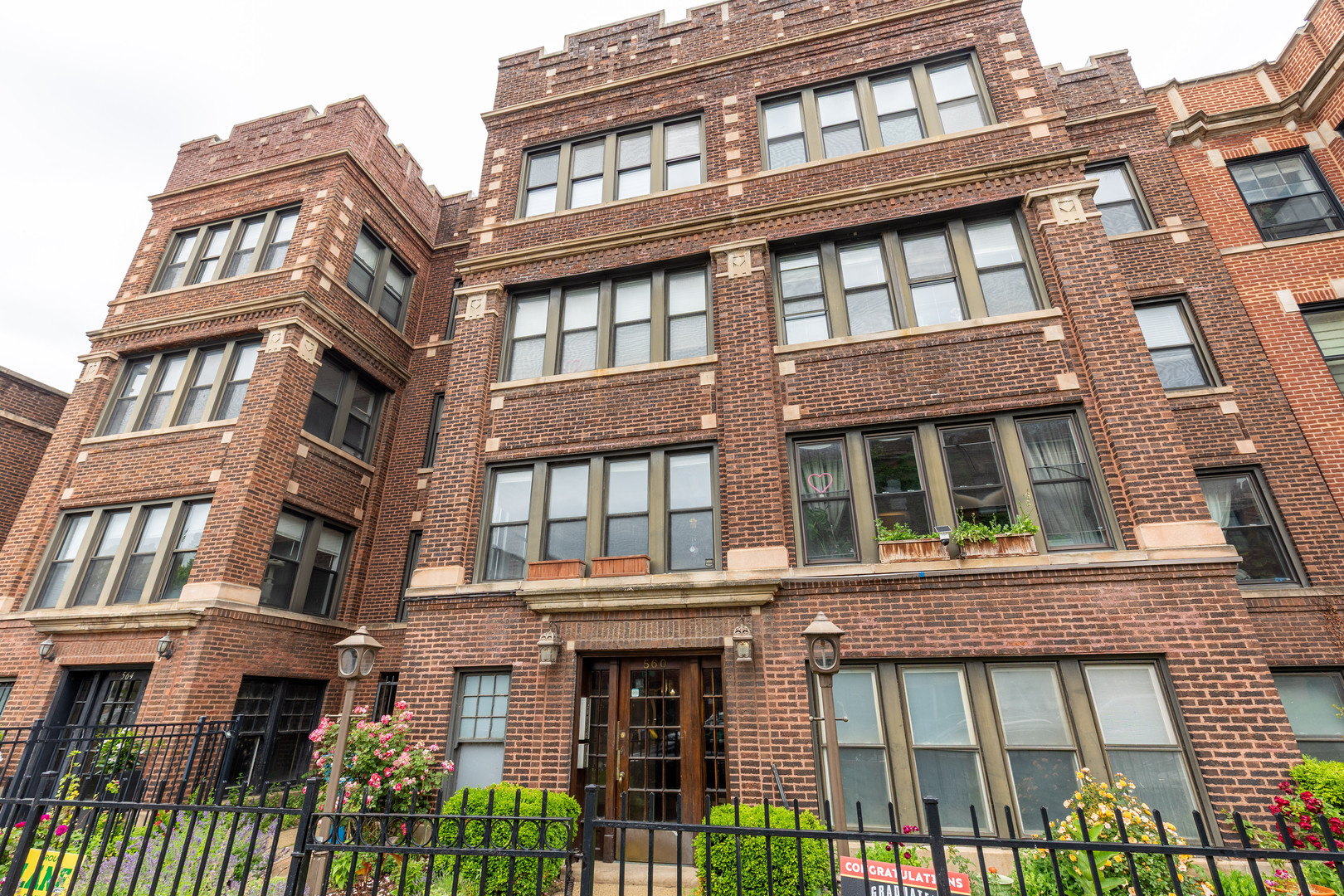 560 W Roscoe Street Unit: 3E