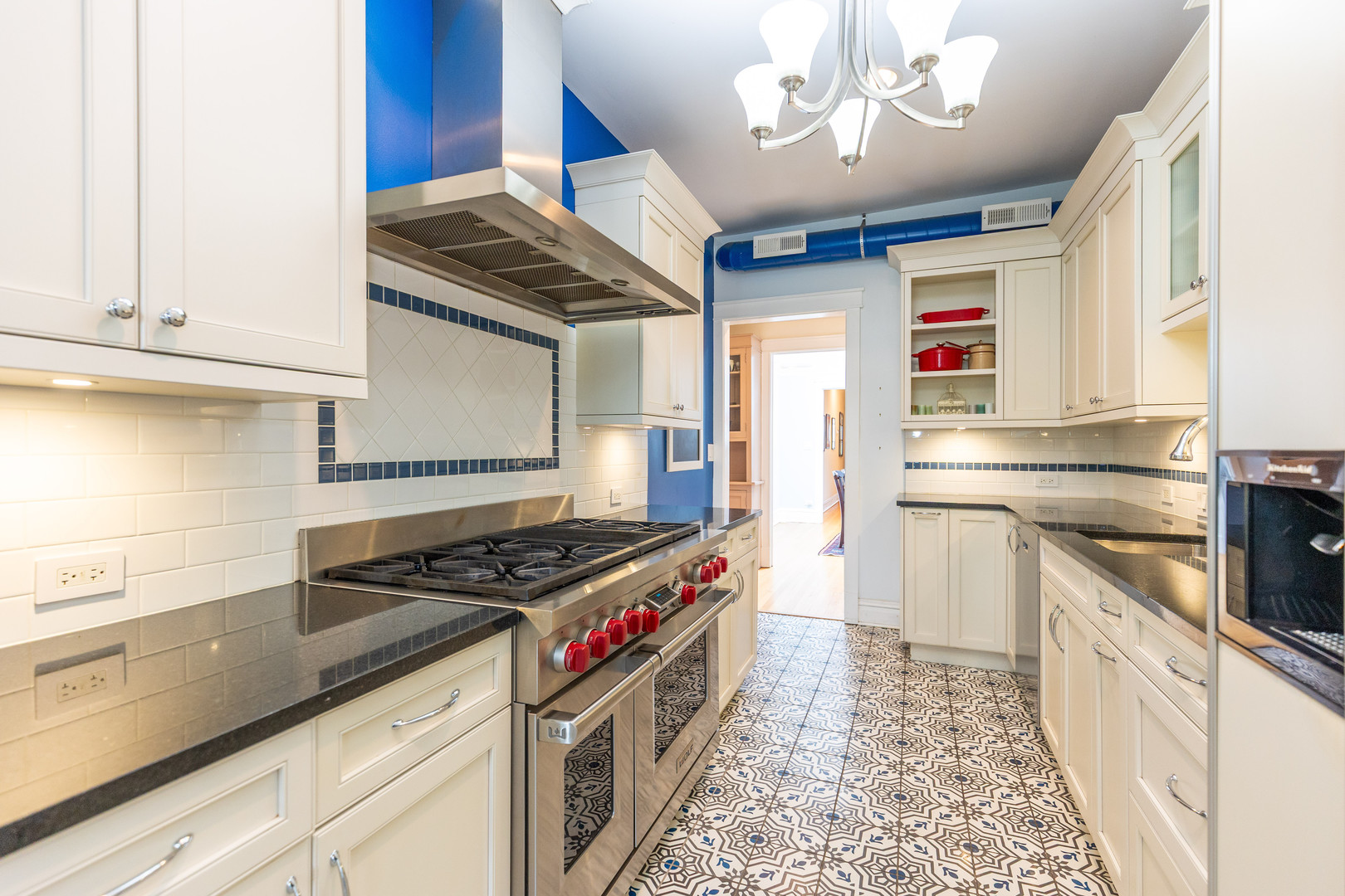 560 W Roscoe Street Unit: 3E