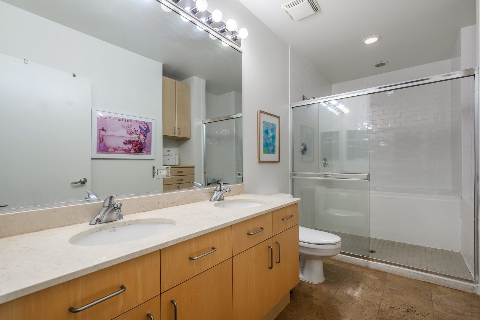 4114 N Lincoln Avenue Unit: 211