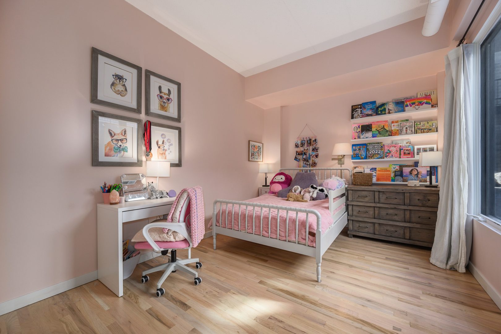 4114 N Lincoln Avenue Unit: 211