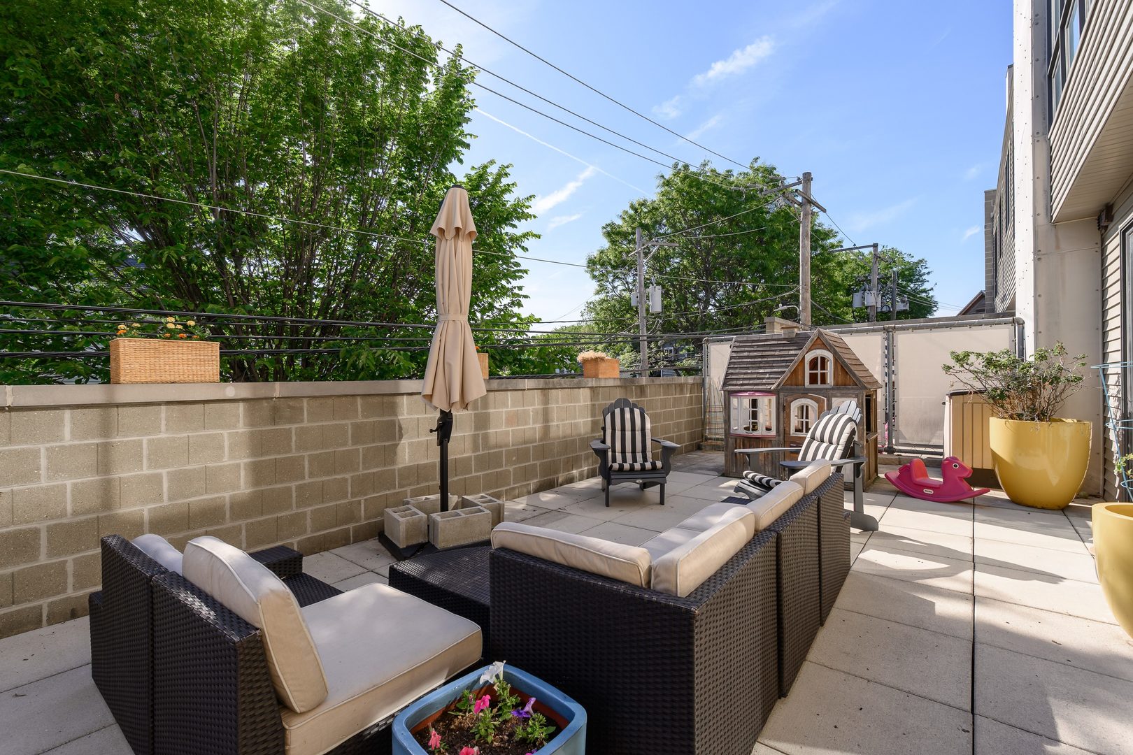 4114 N Lincoln Avenue Unit: 211