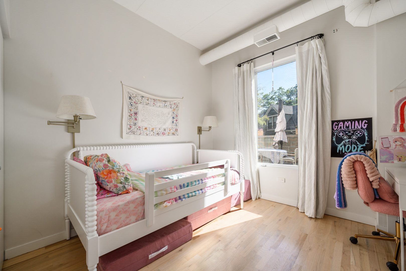 4114 N Lincoln Avenue Unit: 211