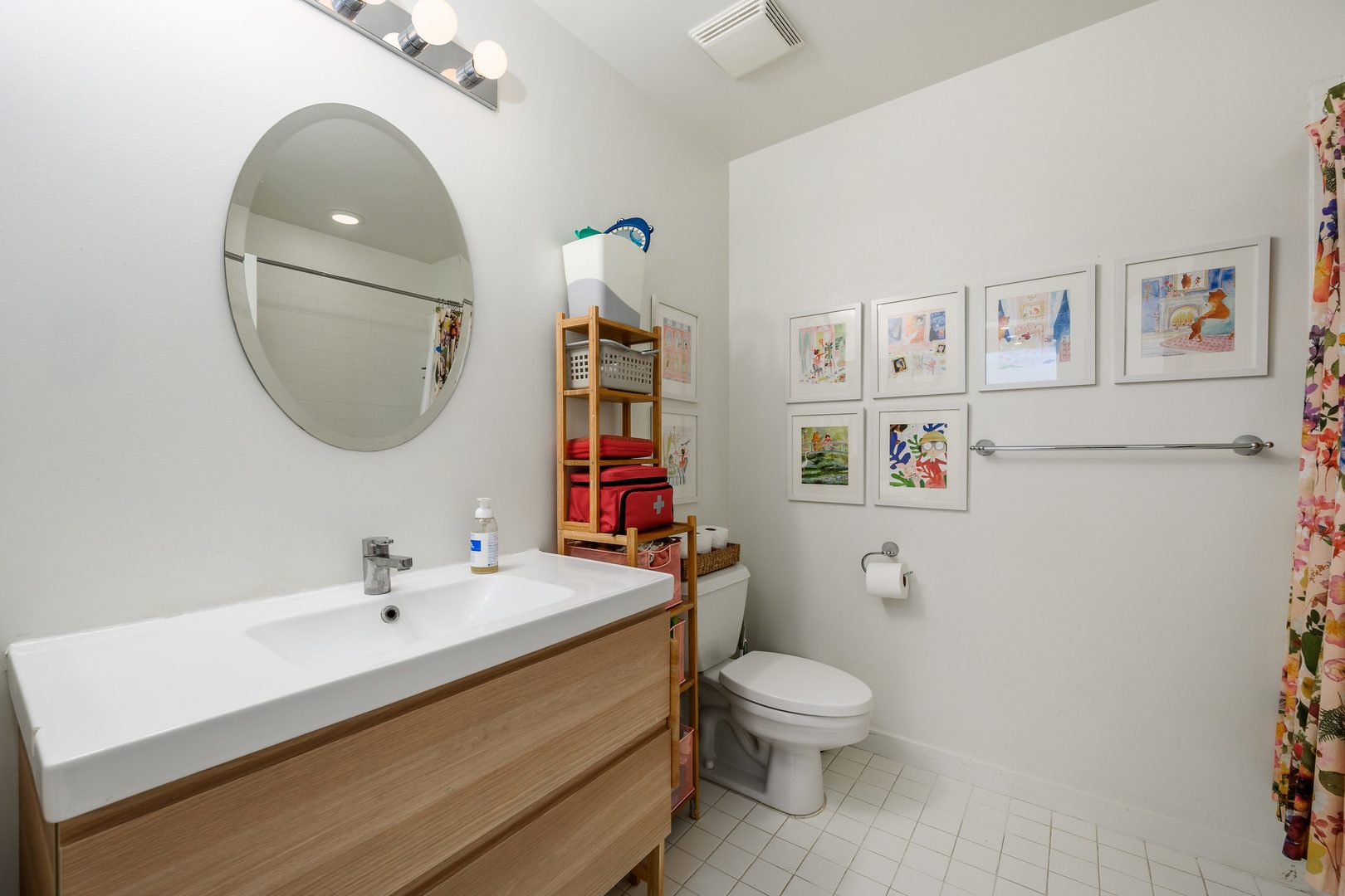 4114 N Lincoln Avenue Unit: 211