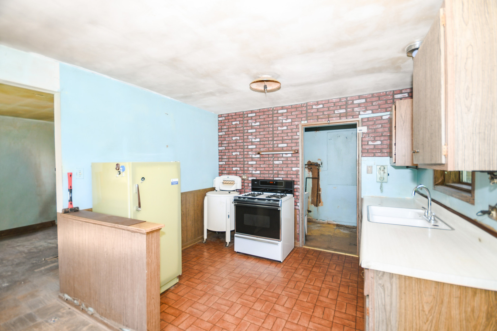 1224 Center Avenue
