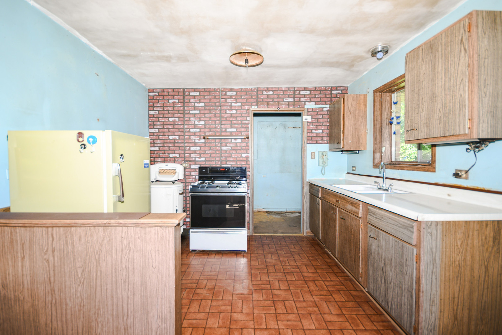 1224 Center Avenue