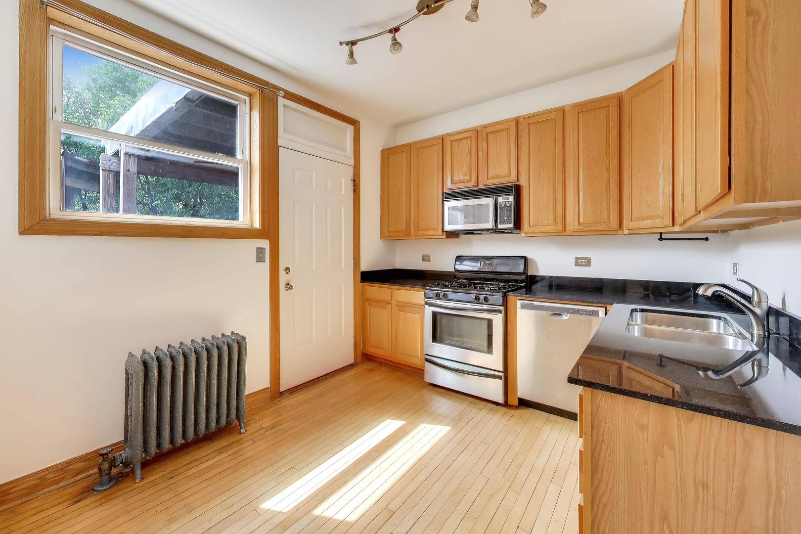 5712 N Wayne Avenue Unit: 3