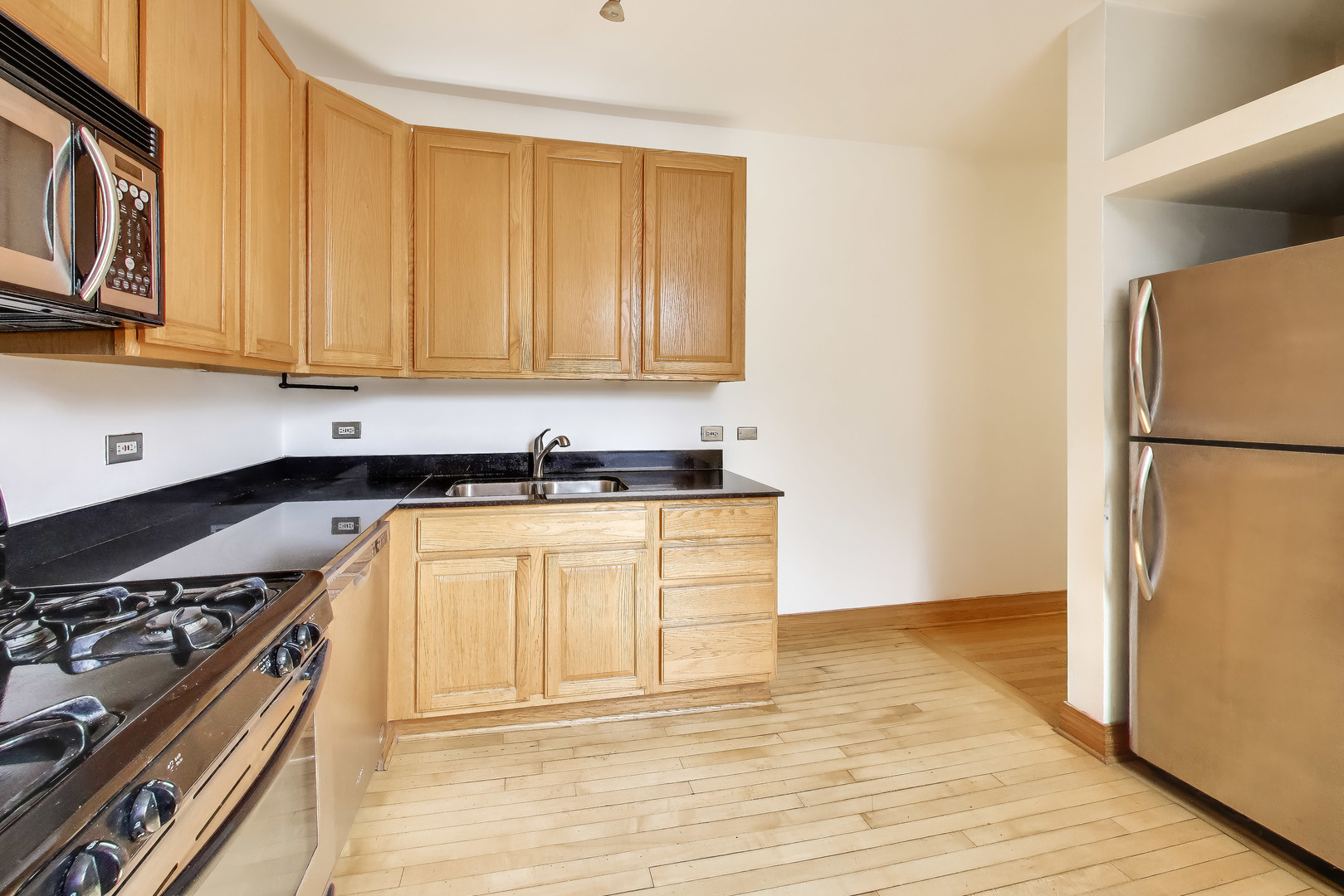5712 N Wayne Avenue Unit: 3