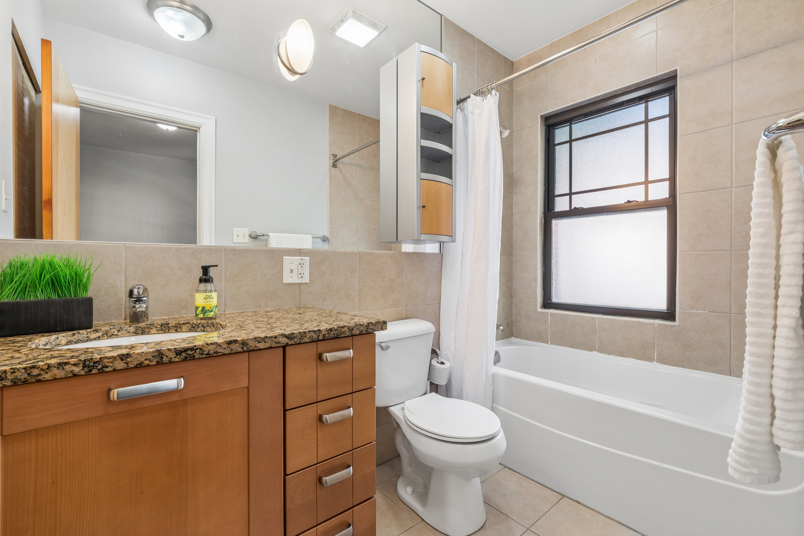 1467 W Fargo Avenue Unit: 1