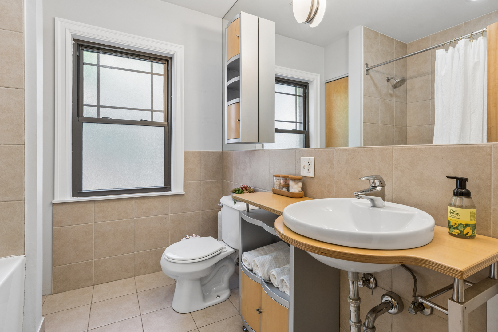 1467 W Fargo Avenue Unit: 1