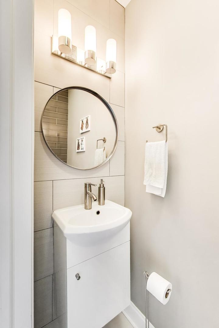 2601 N Hamlin Avenue Unit: 3
