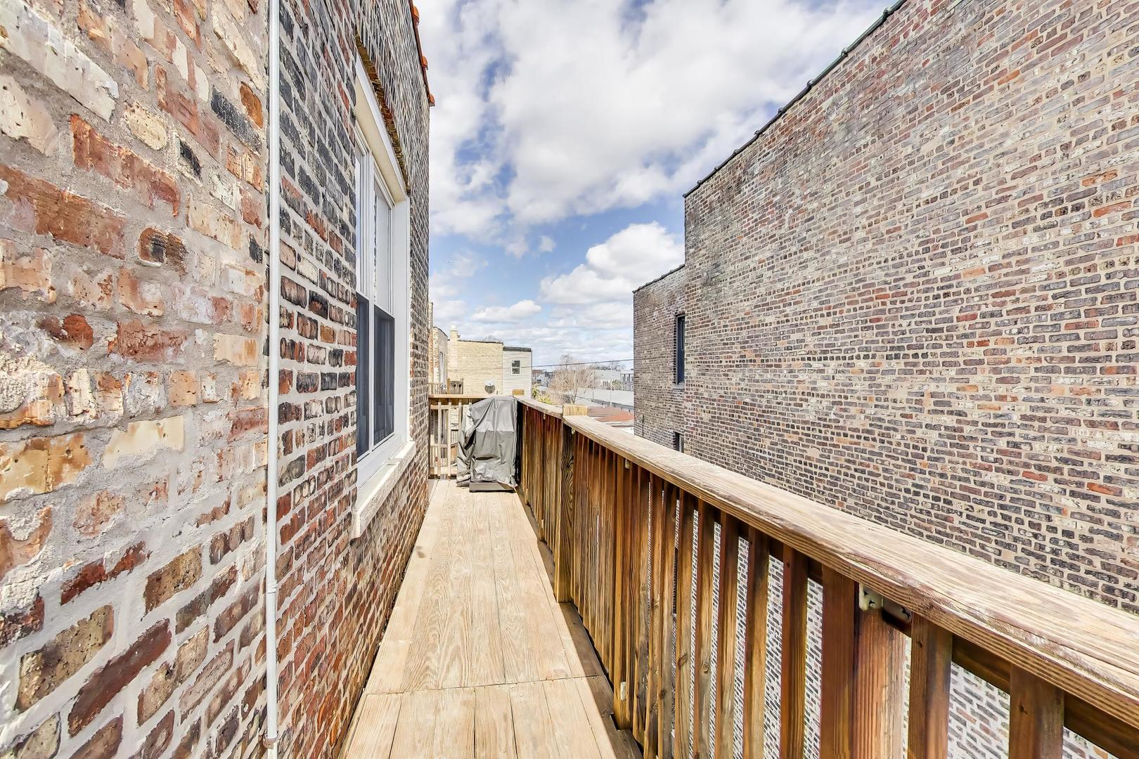 2601 N Hamlin Avenue Unit: 3