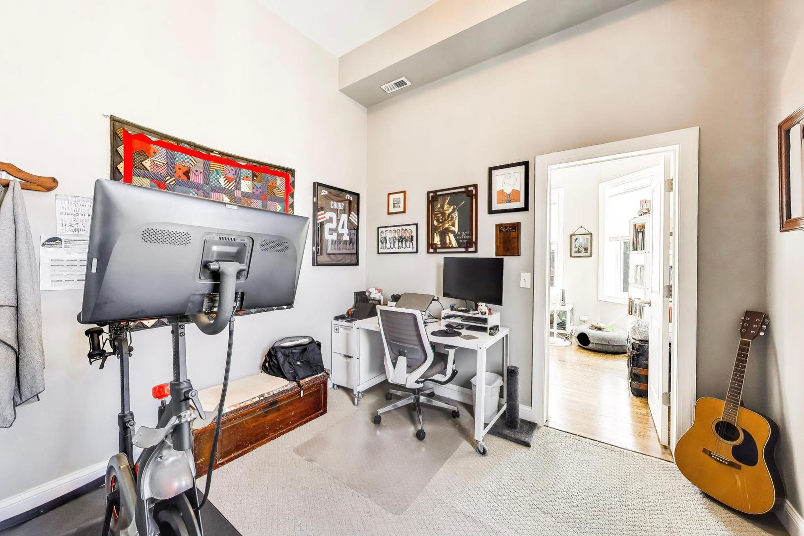 2601 N Hamlin Avenue Unit: 3