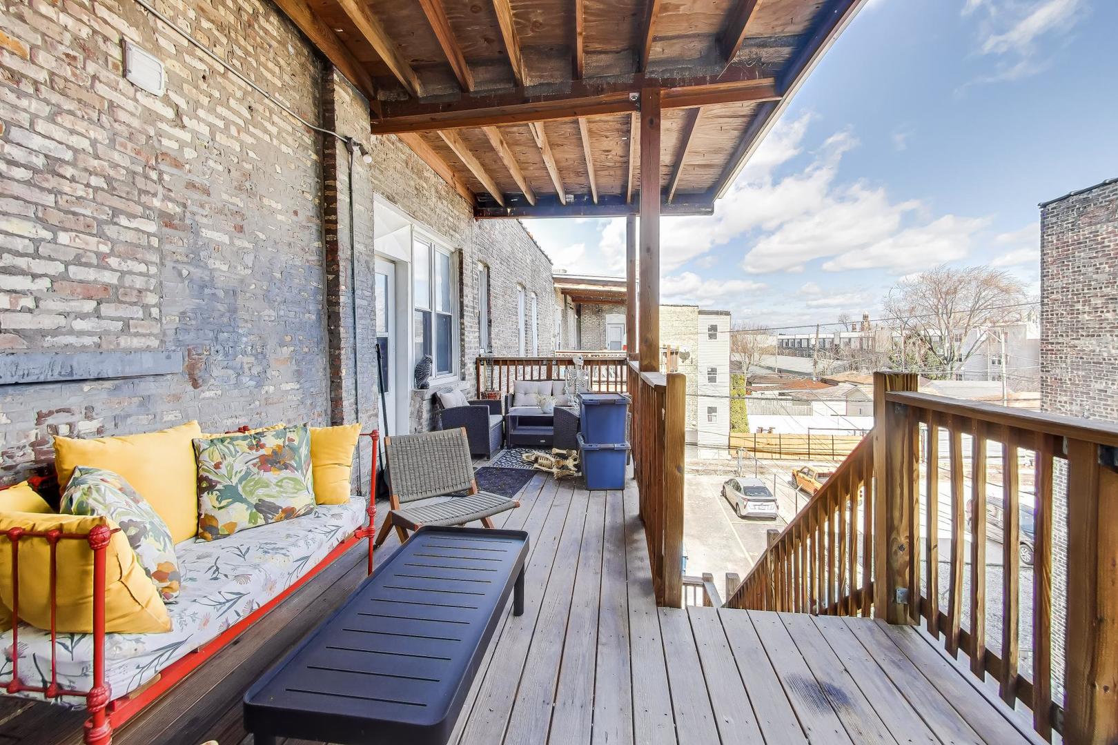 2601 N Hamlin Avenue Unit: 3