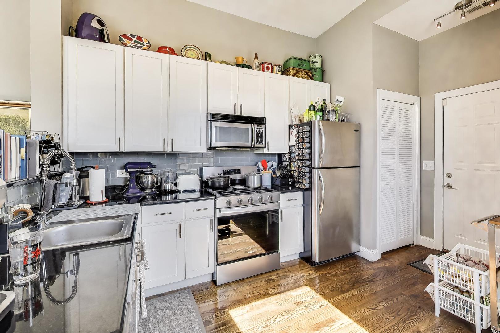 2601 N Hamlin Avenue Unit: 3