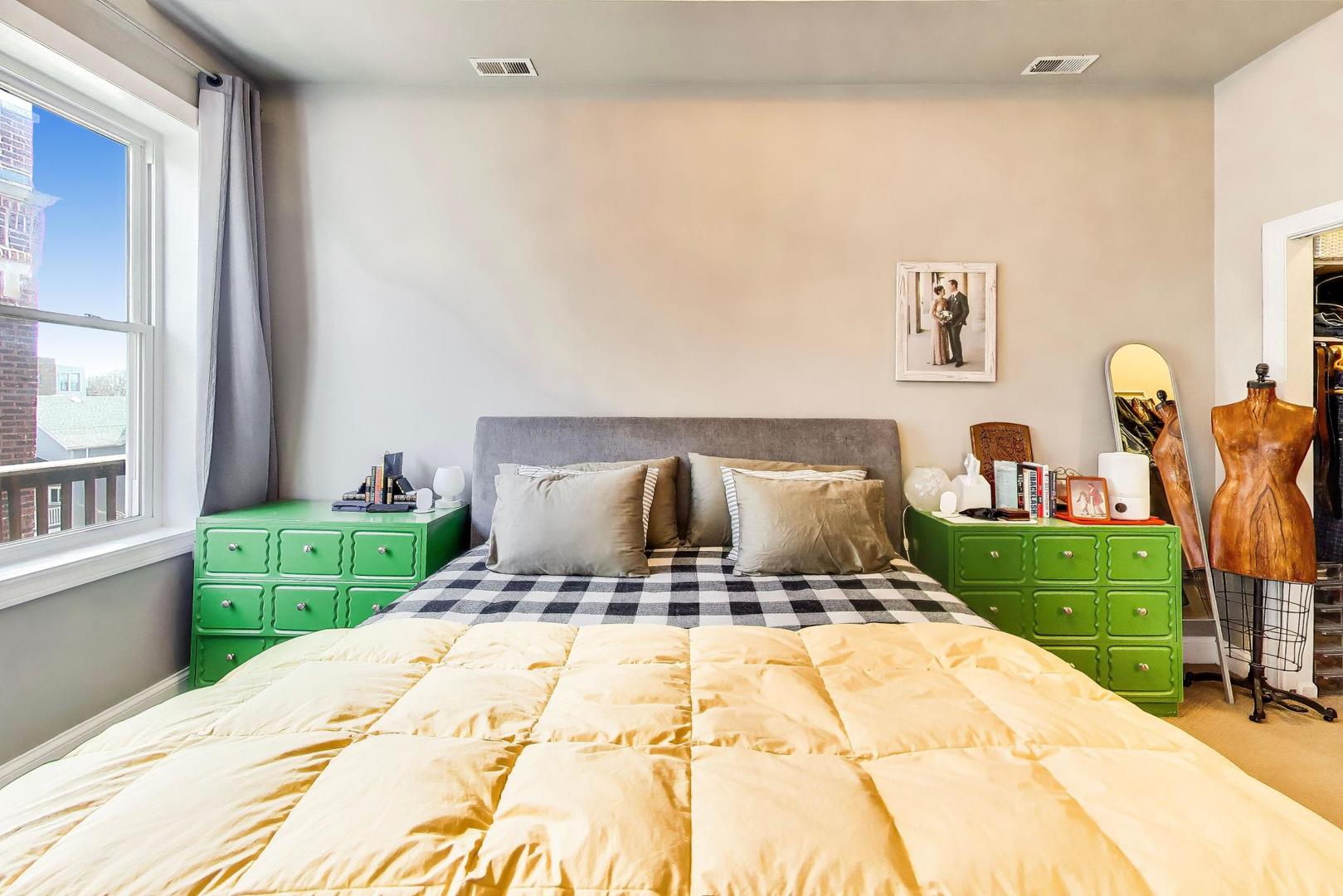2601 N Hamlin Avenue Unit: 3