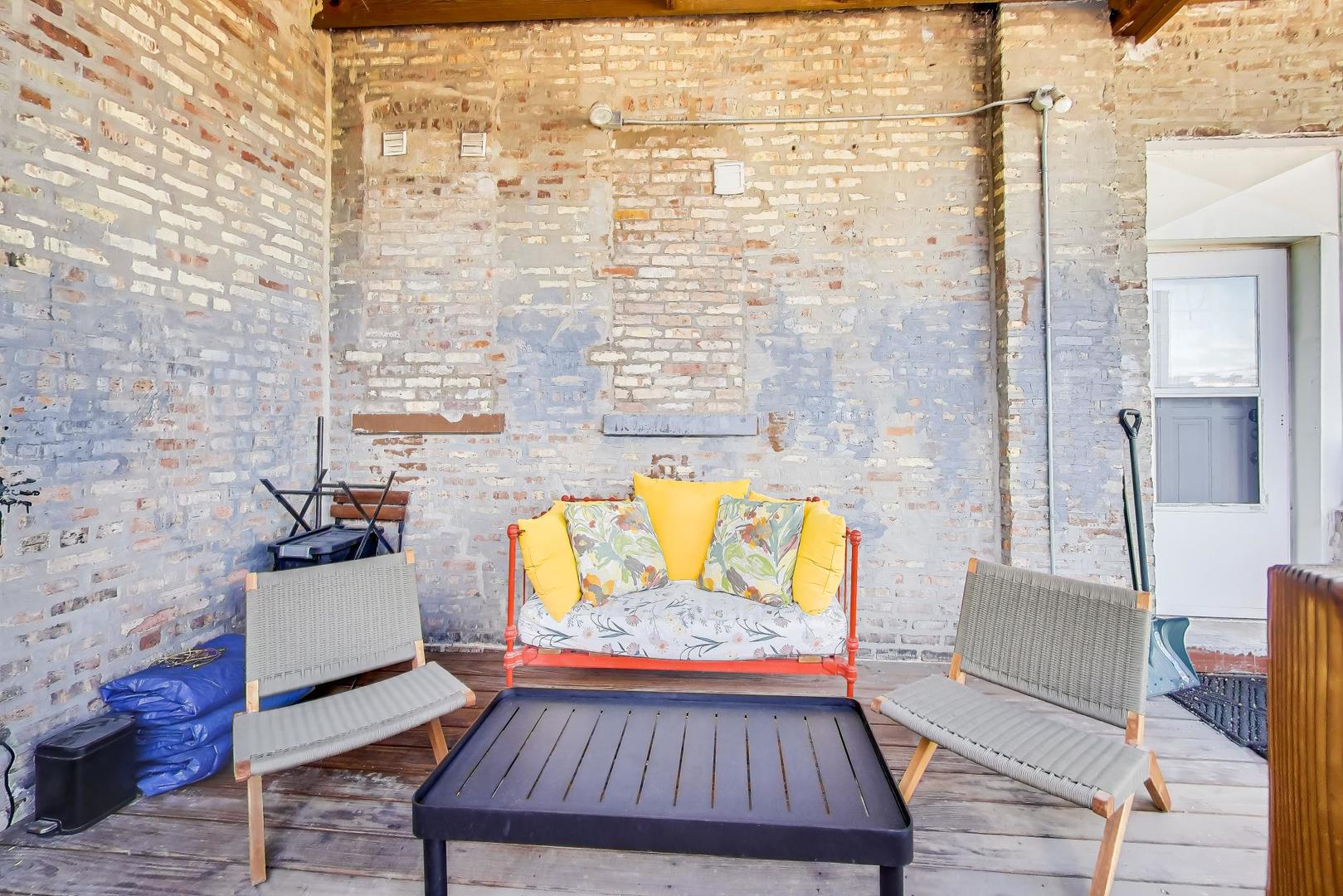 2601 N Hamlin Avenue Unit: 3