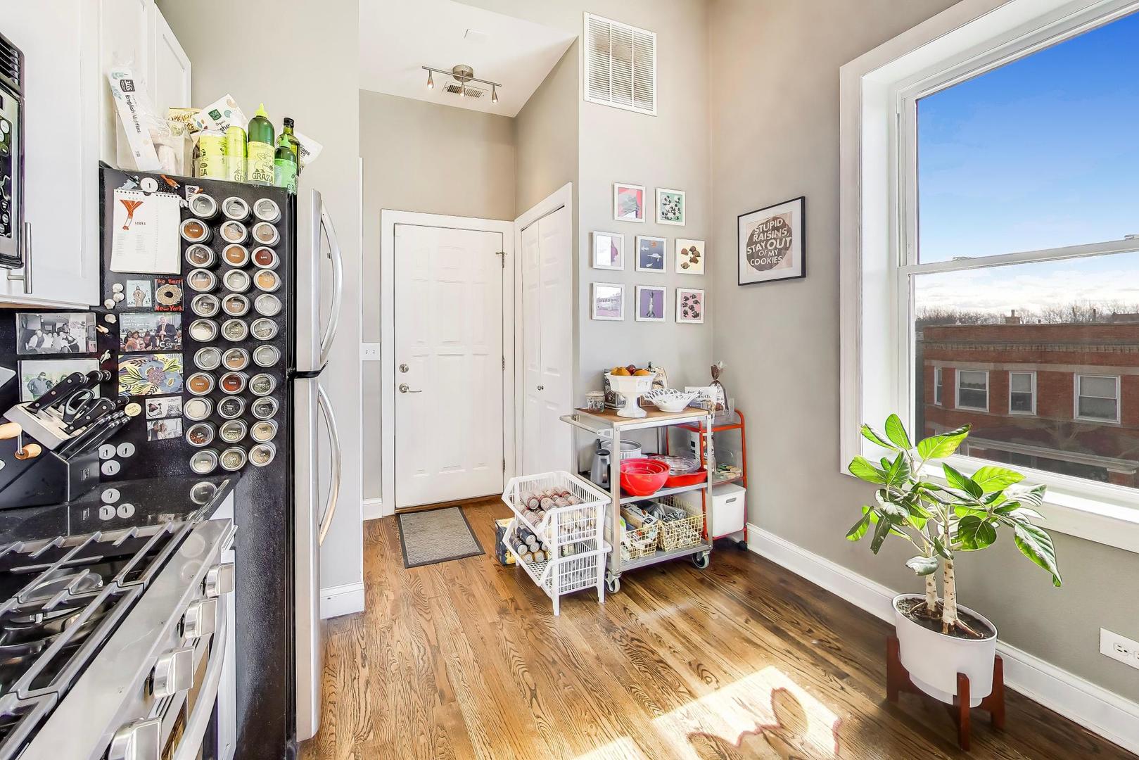 2601 N Hamlin Avenue Unit: 3