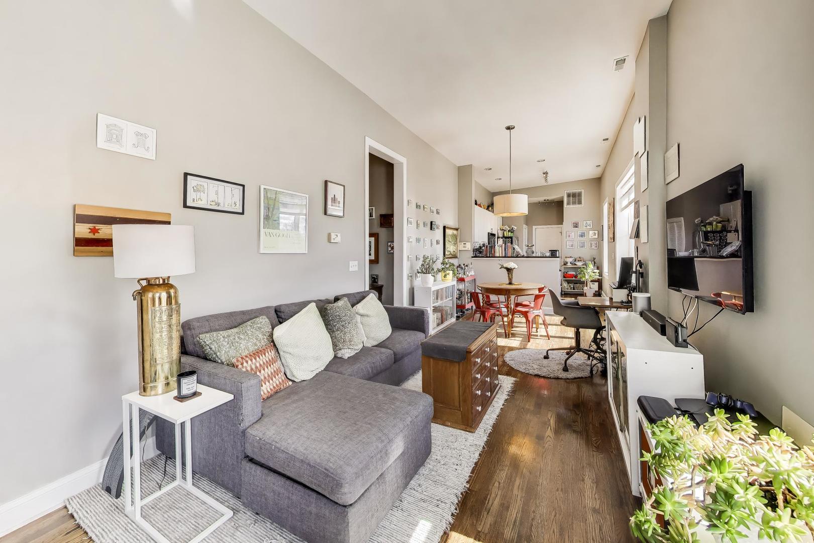 2601 N Hamlin Avenue Unit: 3