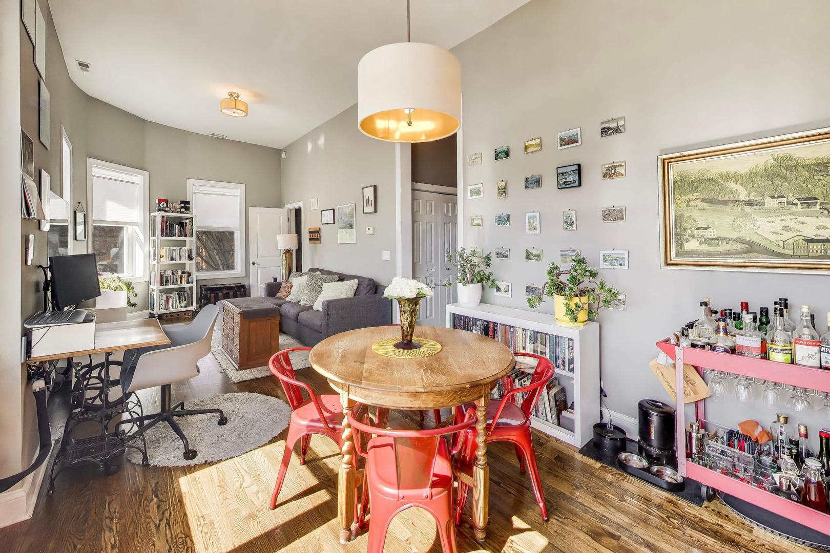 2601 N Hamlin Avenue Unit: 3