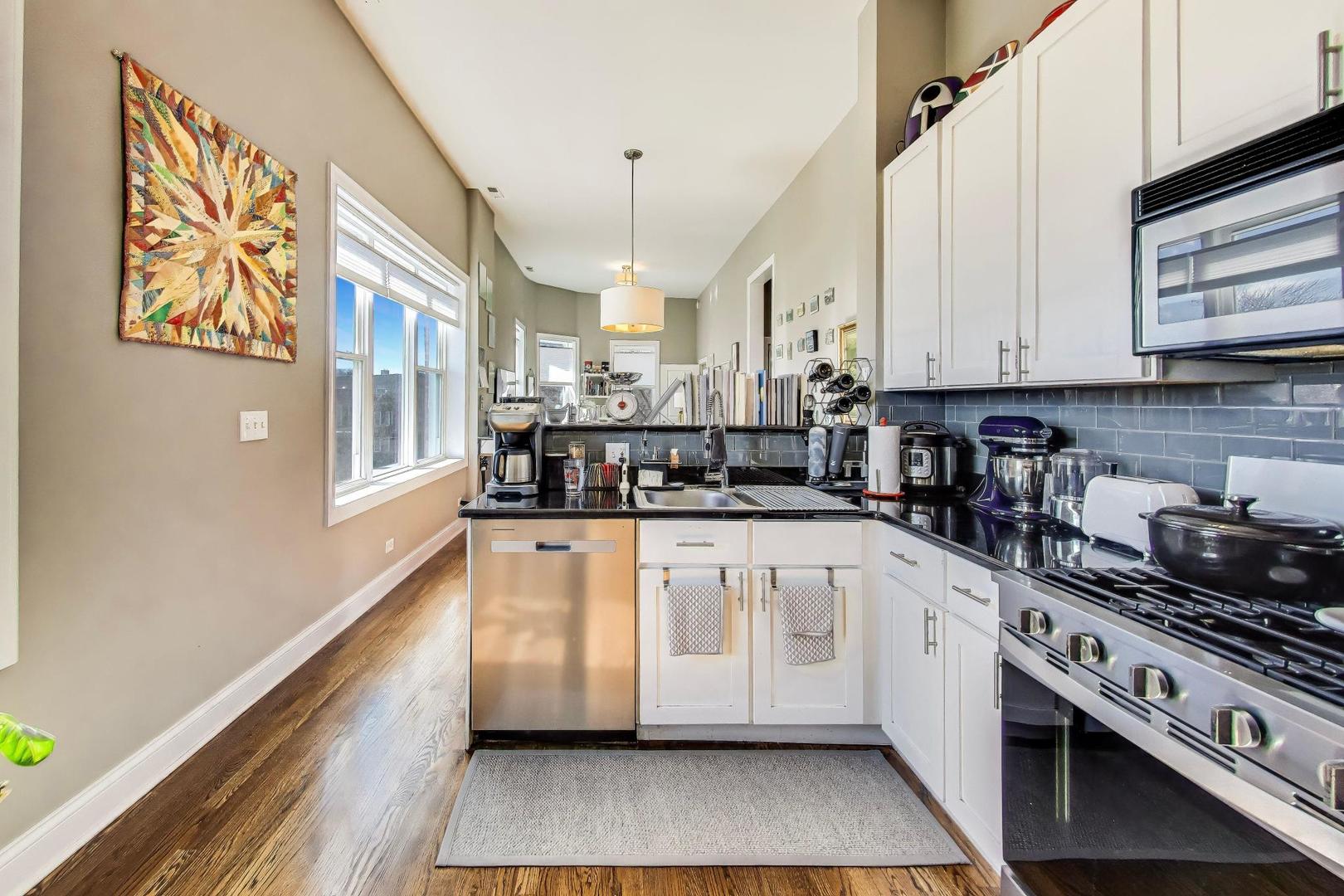 2601 N Hamlin Avenue Unit: 3