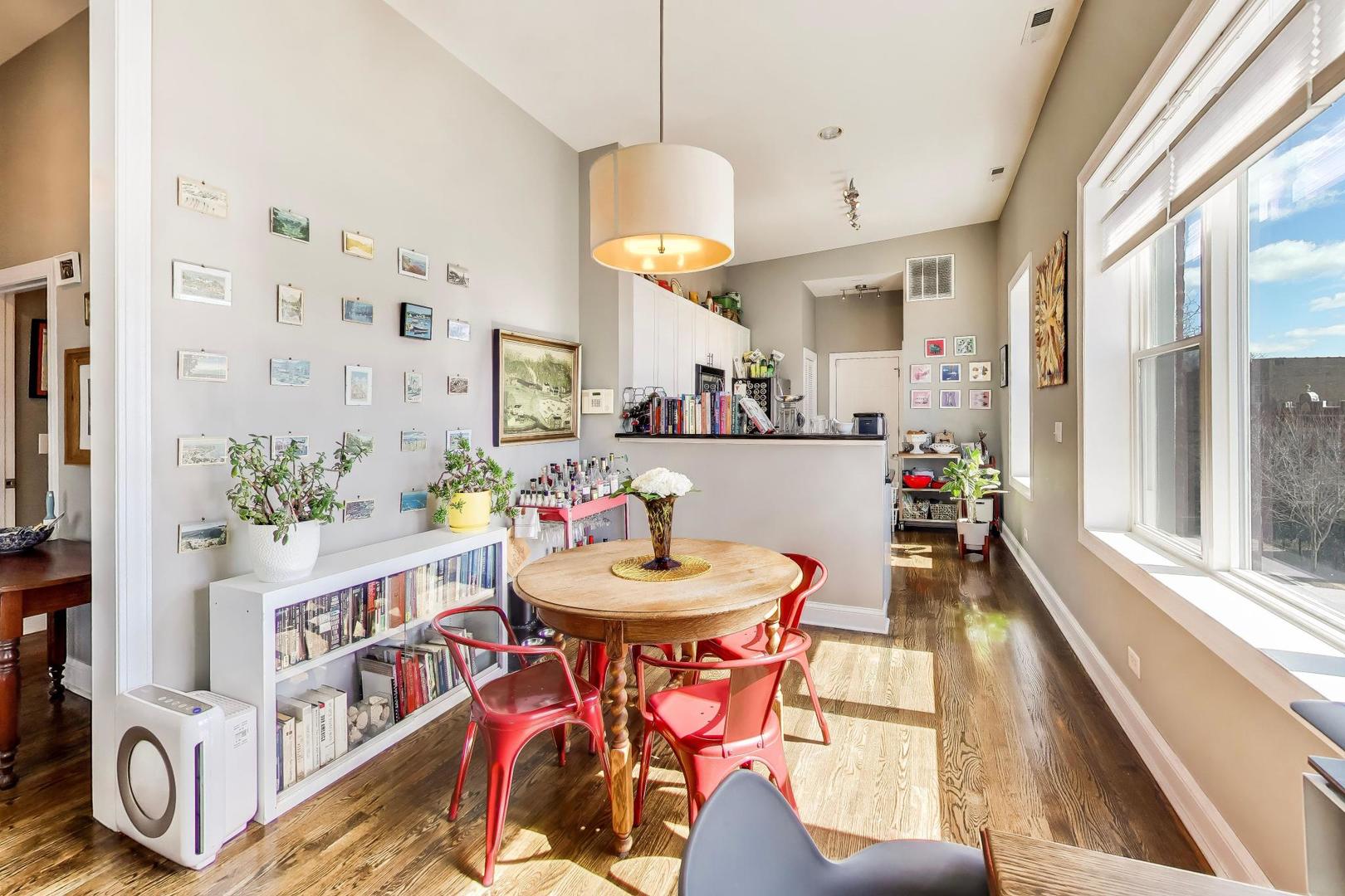 2601 N Hamlin Avenue Unit: 3