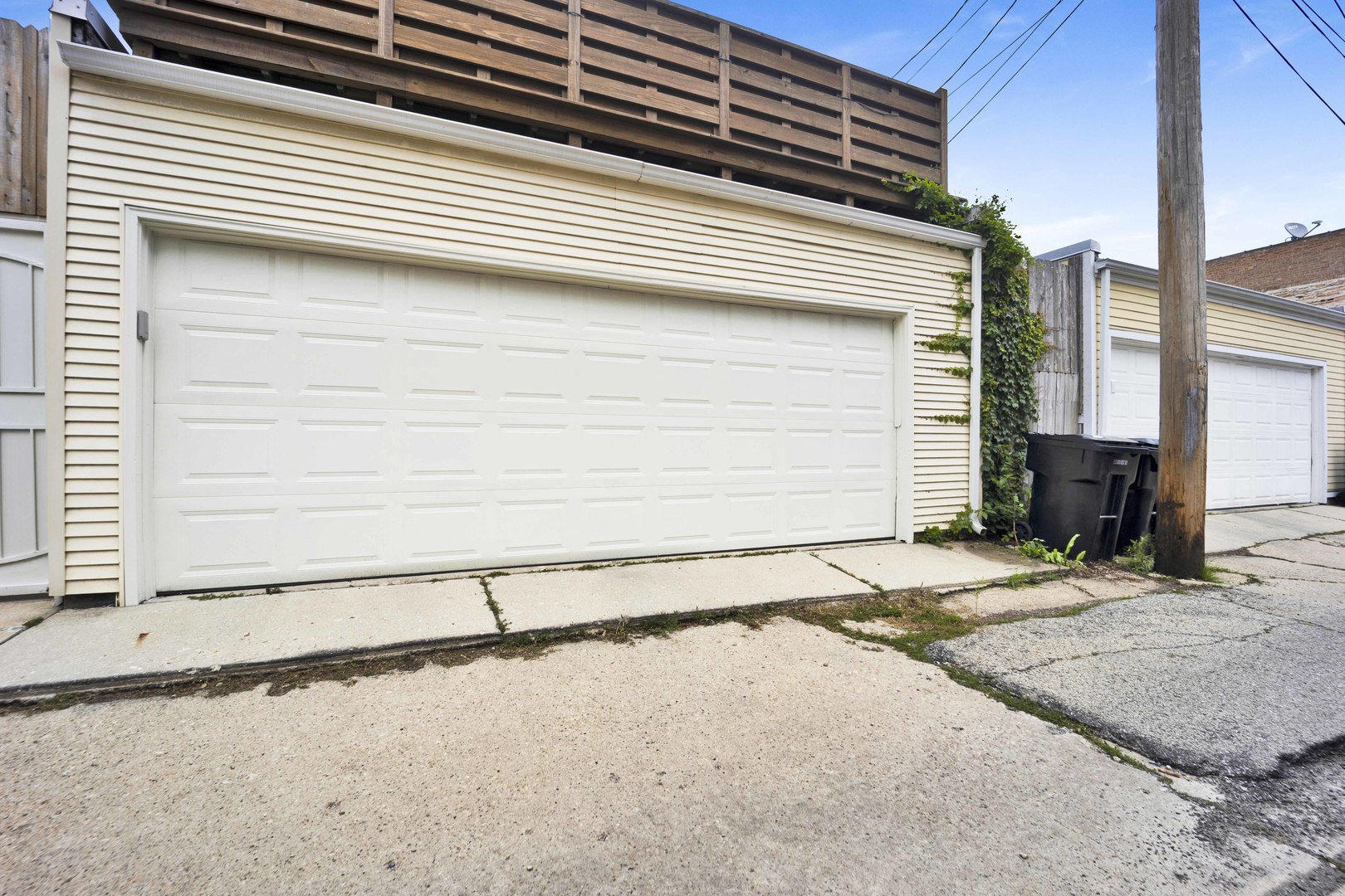 1727 W PETERSON Avenue