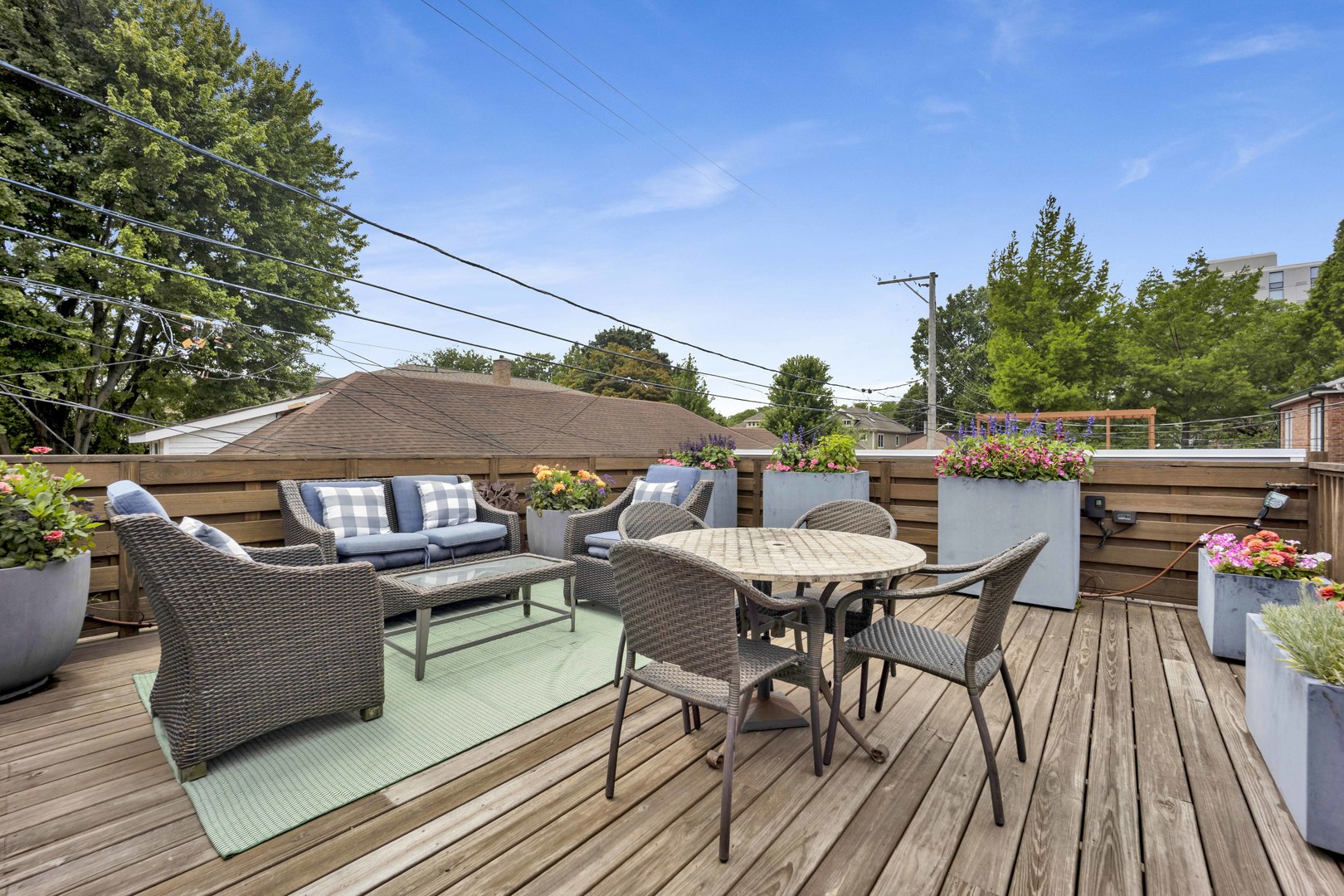 1727 W PETERSON Avenue