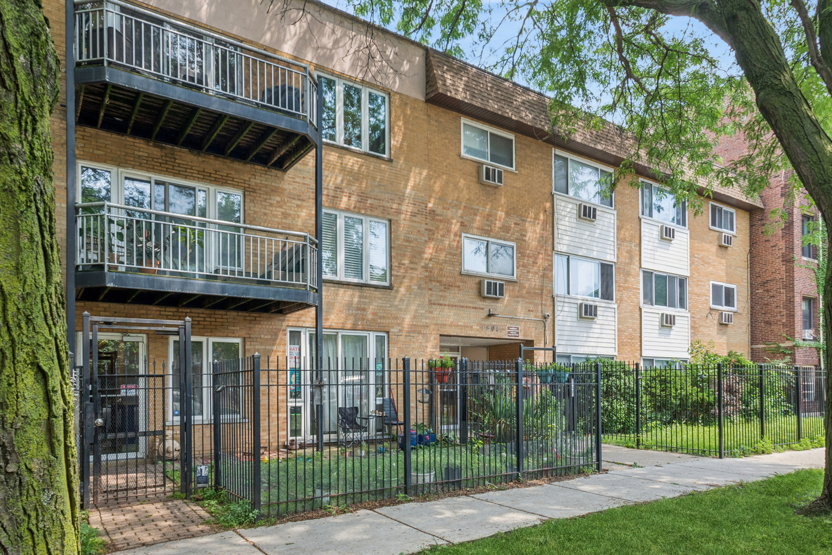 1514 W Pratt Boulevard Unit: 3B
