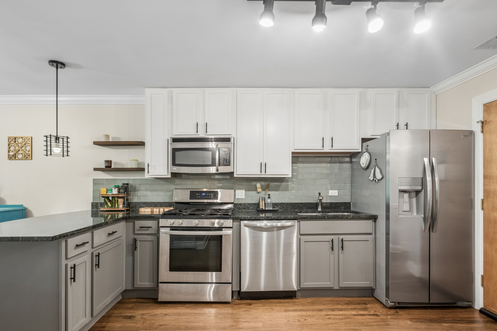 1514 W Pratt Boulevard Unit: 3B