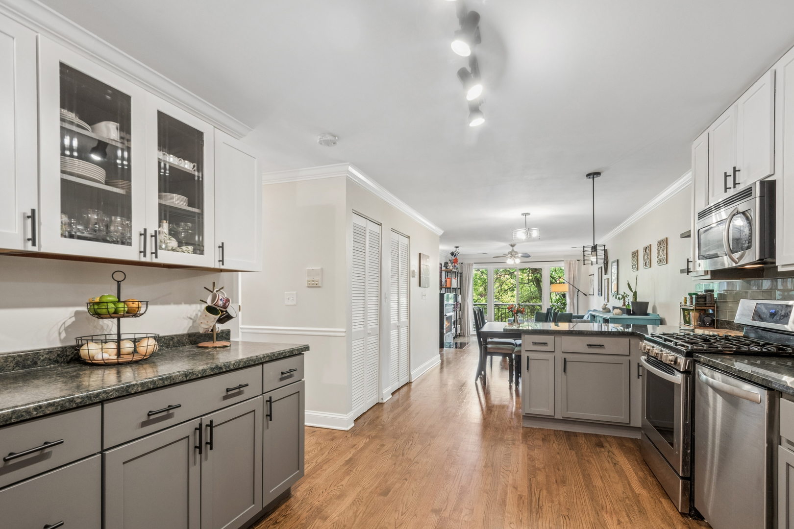 1514 W Pratt Boulevard Unit: 3B