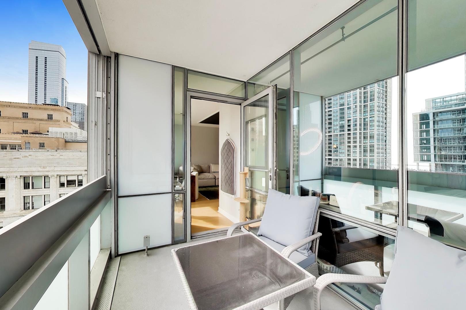 8 E Randolph Street Unit: 1602