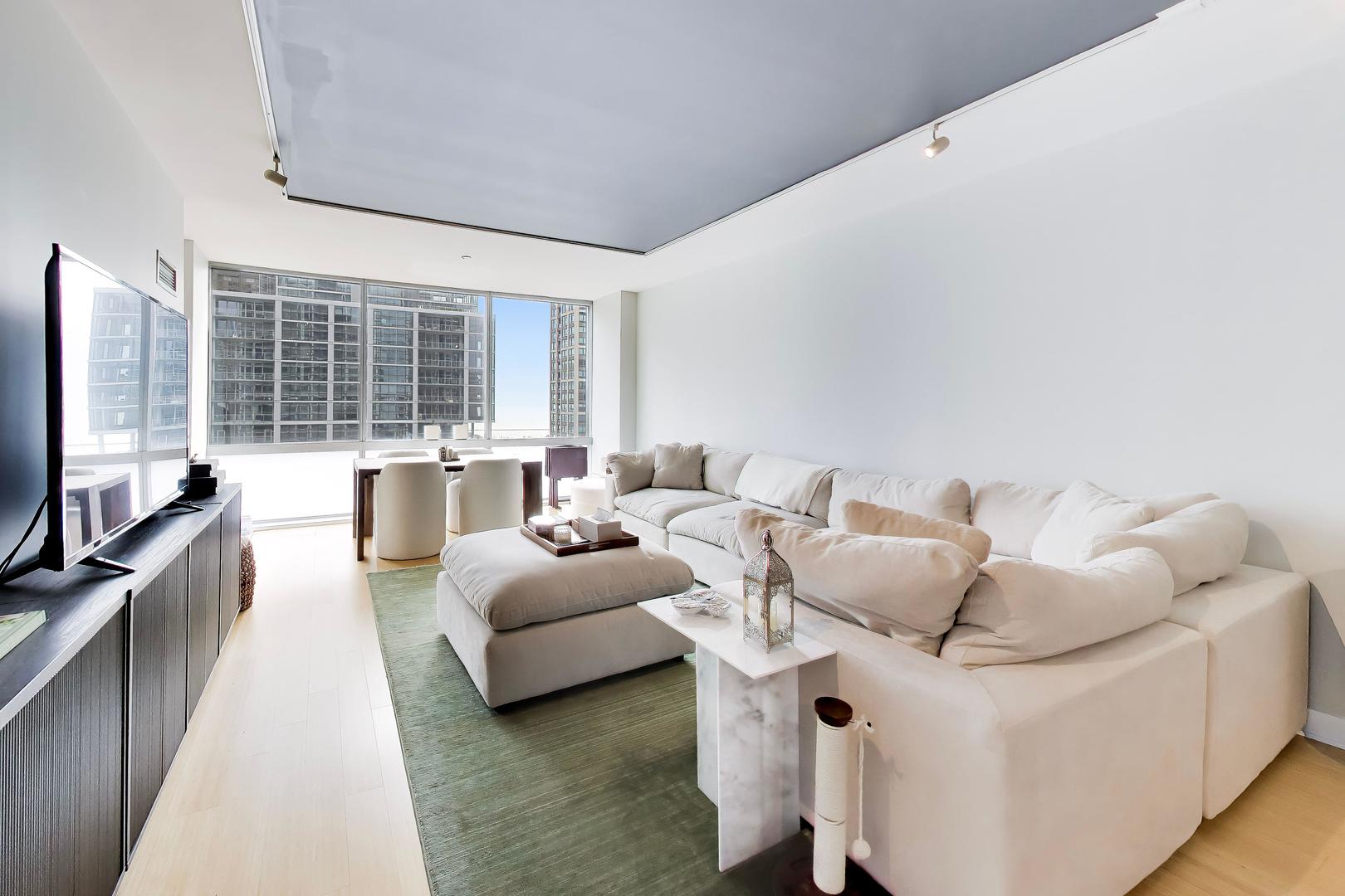 8 E Randolph Street Unit: 1602