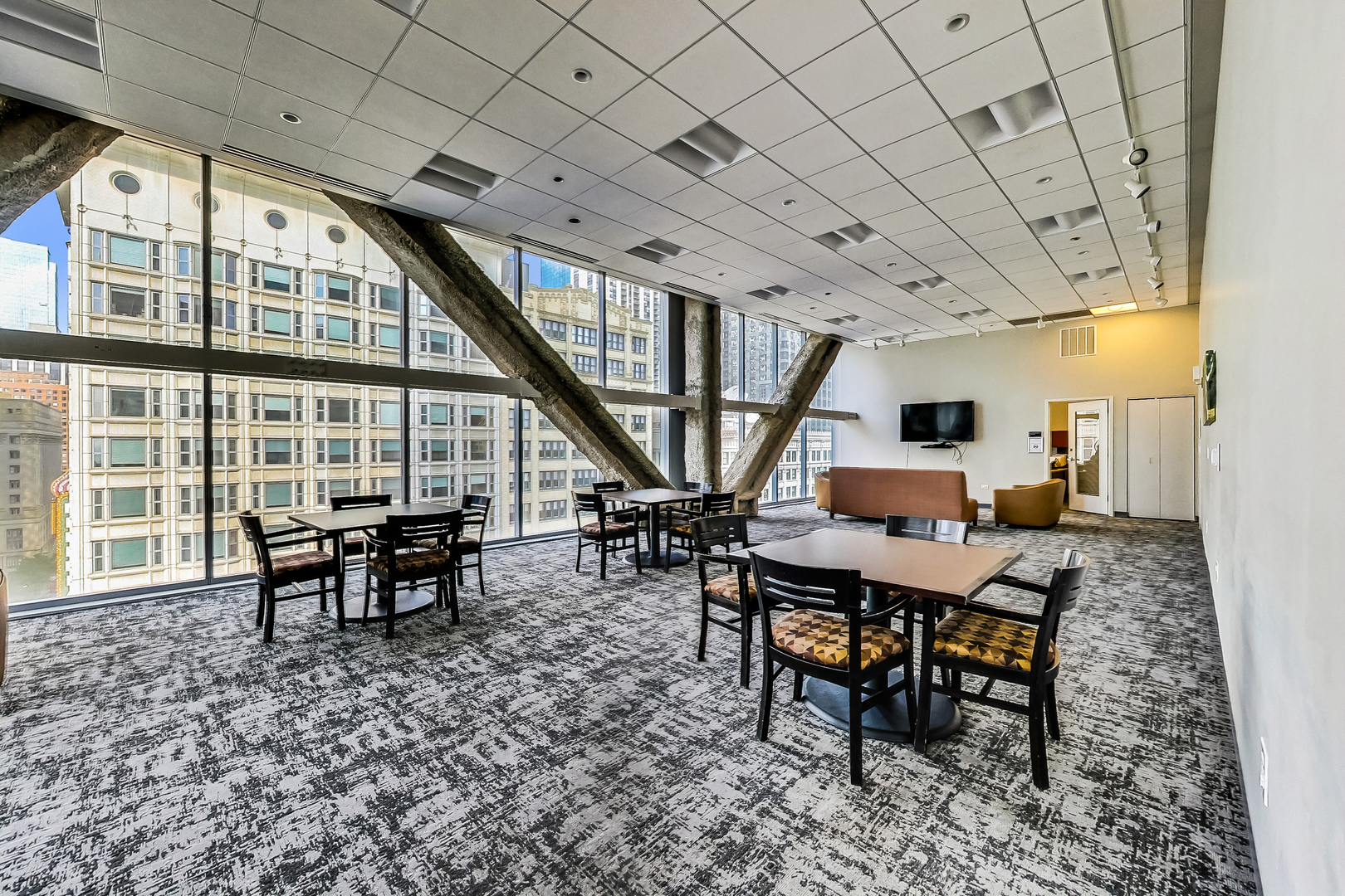 8 E Randolph Street Unit: 1602