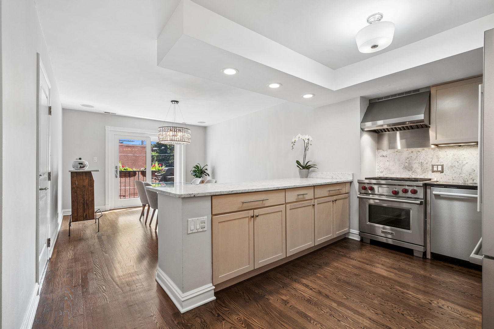 317 W WEBSTER Avenue Unit: 2