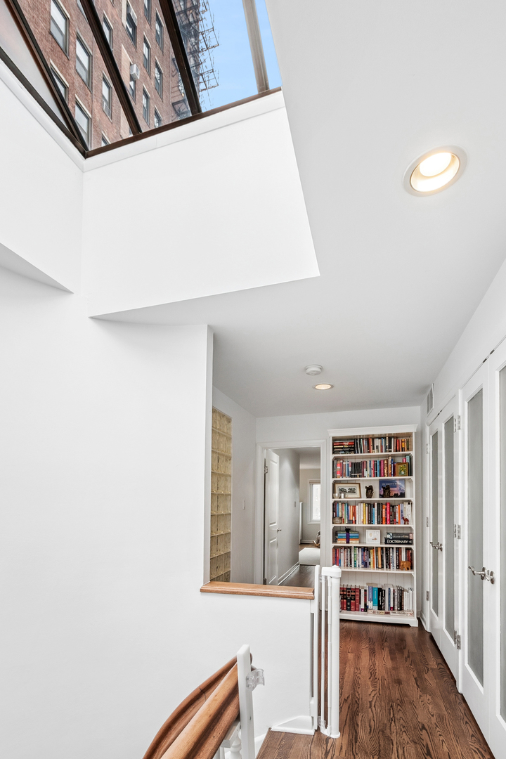 317 W WEBSTER Avenue Unit: 2