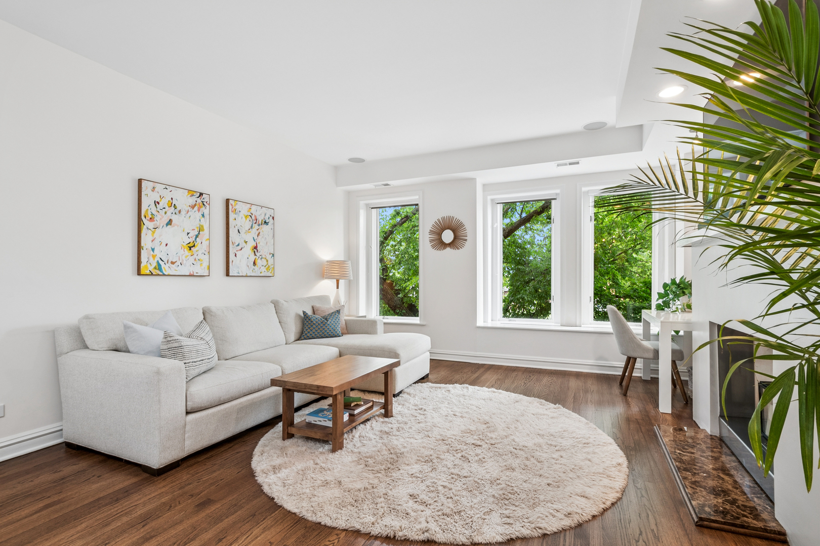 317 W WEBSTER Avenue Unit: 2