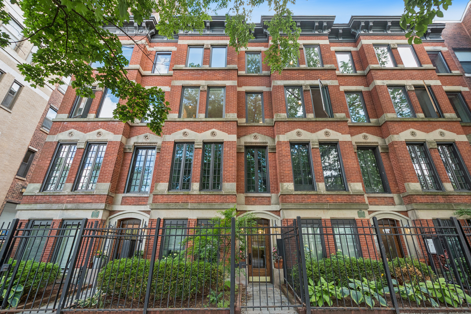 317 W WEBSTER Avenue Unit: 2