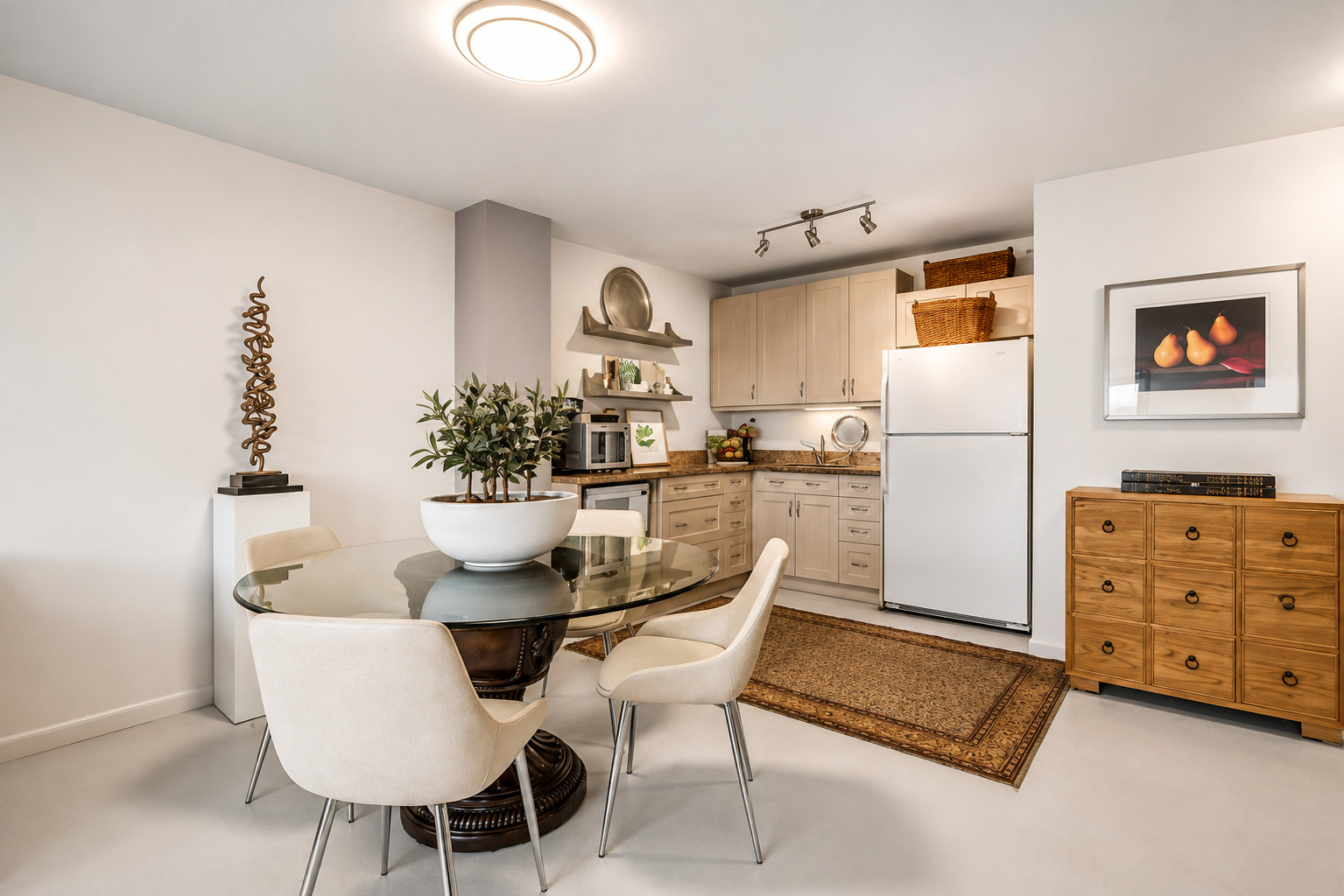 555 W Cornelia Avenue Unit: 2012